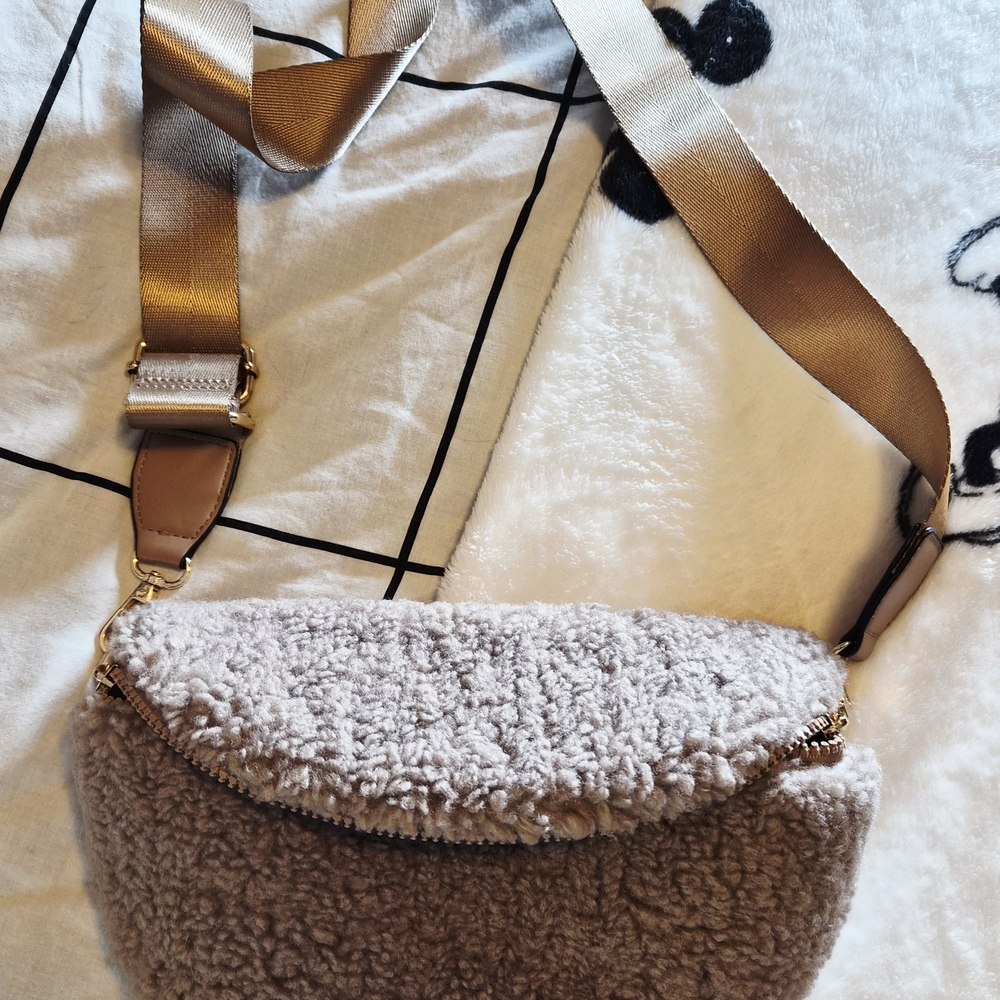 Jen&Co Women's Faux Shearling Crossbody Bag - Taupe